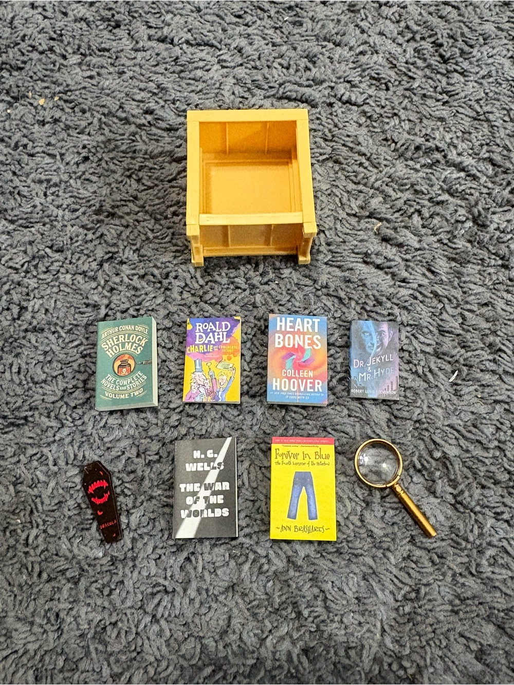 NWOT Mini Series Books with a Shelf, a Magnifying Glass & a Bookmark, Books (1)